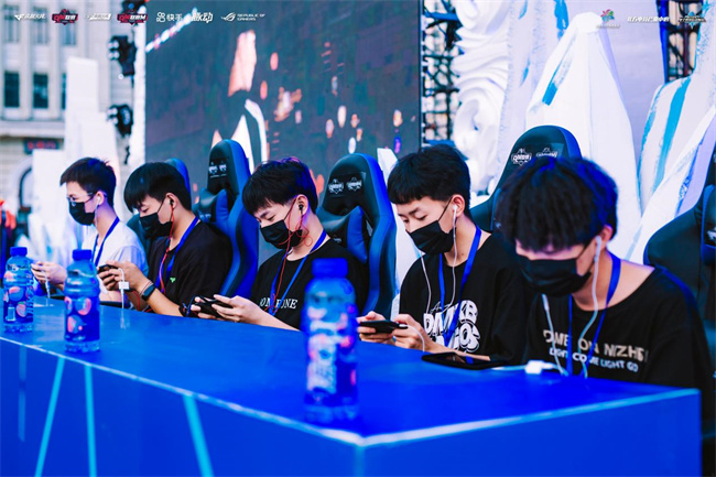 钰栋这样在 钰栋这样在