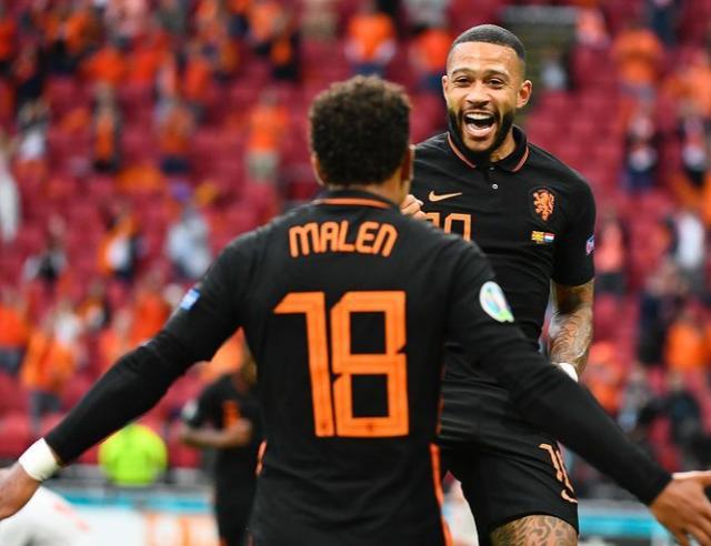 边后卫前插 边后卫前插