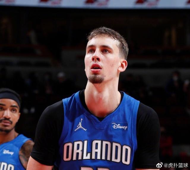 莱昂纳德低 莱昂纳德低